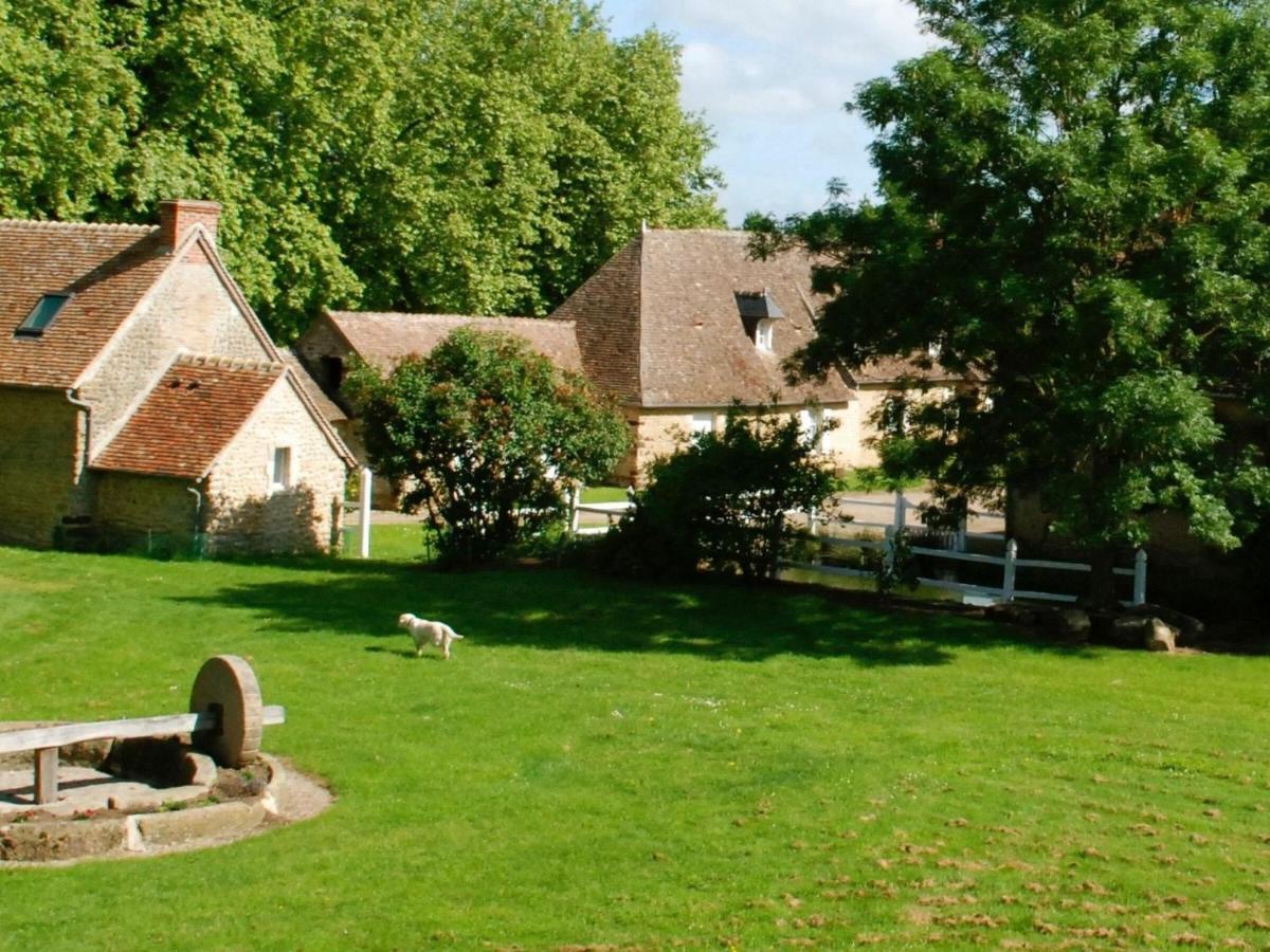 Gite Charmant Avec Piscine Chauffee, Tennis Et Jardin Pres De Beaumont-Sur-Sarthe - Fr-1-410-214 Villa Maresche Bagian luar foto