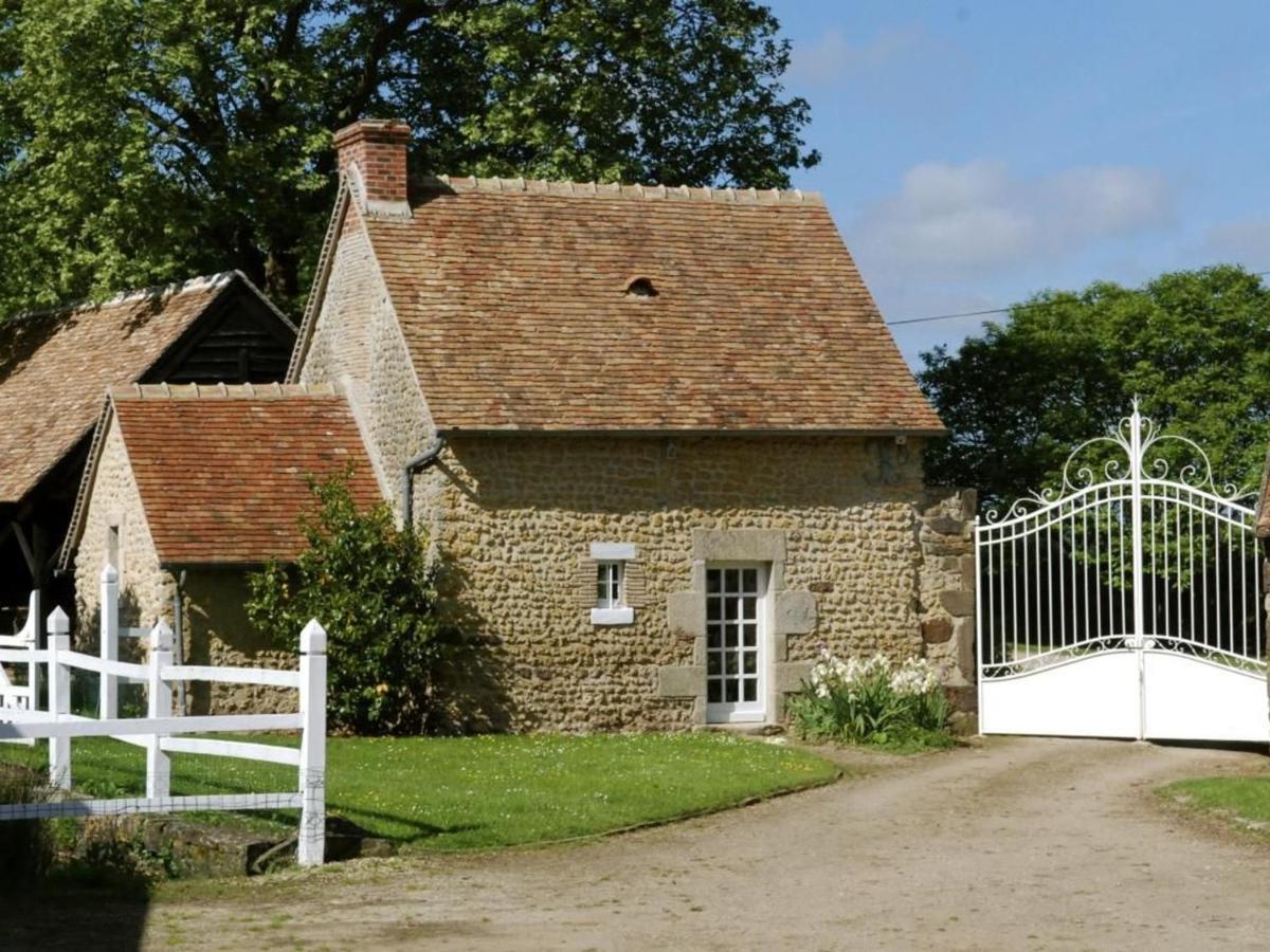 Gite Charmant Avec Piscine Chauffee, Tennis Et Jardin Pres De Beaumont-Sur-Sarthe - Fr-1-410-214 Villa Maresche Bagian luar foto